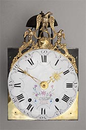 Comtoise-Uhr, seltene Adlerspange mit Stern und Fahnen