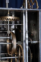 Museale Comtoise treize-pieces mit arabischen Zahlen