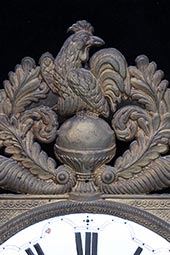 Comtoise mit seltener Prägung - Hahn über Weltkugel