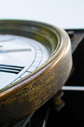 Mini-Comtoise mit profilierter Lunette