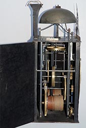 Einzeiger-Kartuschen-Comtoise mit barocken Ornamenten 