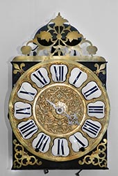 Einzeiger-Kartuschen-Comtoise mit barocken Ornamenten 