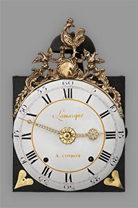 Hähnchenuhr mit ockerfarbiger Signatur Lamarque