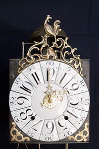 Museale Comtoise treize-pieces mit arabischen Zahlen