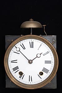 Mini-Comtoise mit profilierter Lunette