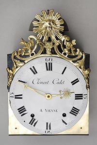 Comtoise-Uhr mit großer Sonnenspange und Ährenbündel als Medaillon 