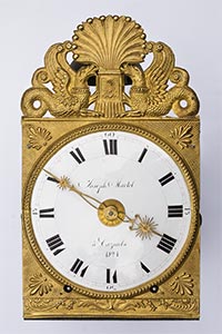 Comtoise-Uhr: Palmette mit Drachen, Monatsläufer, datiert