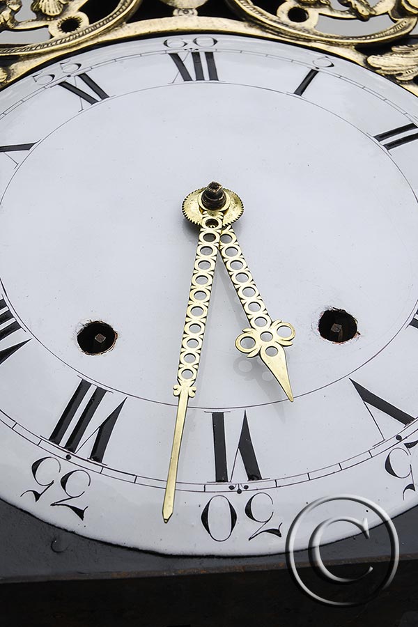 Comtoise-Uhr mit großer Sonnenspange und 2 Glocken