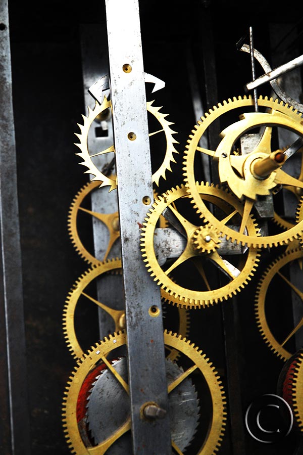 Comtoise mit seltener Adler-Spange - Monatsläufer