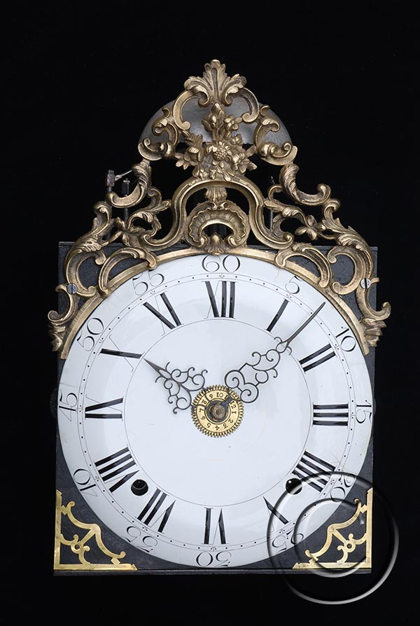 Antike Comtoise-Uhr mit seltener Aufsatzspange