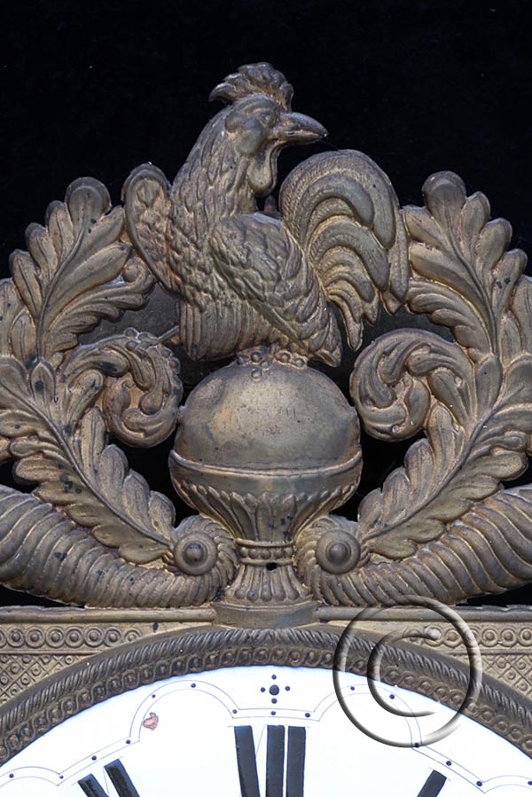 Comtoise mit seltener Prägung - Hahn über Weltkugel