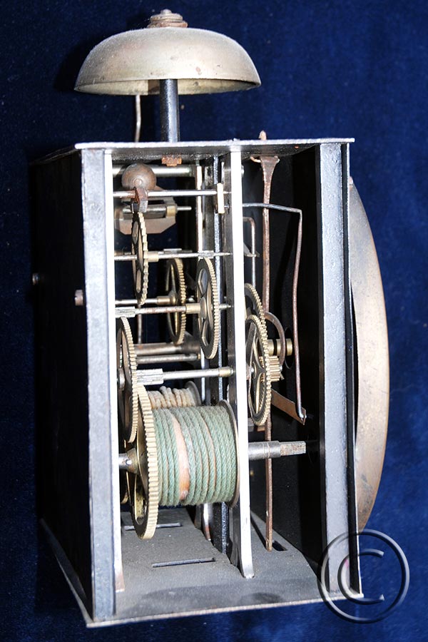 Mini-Comtoise mit profilierter Lunette