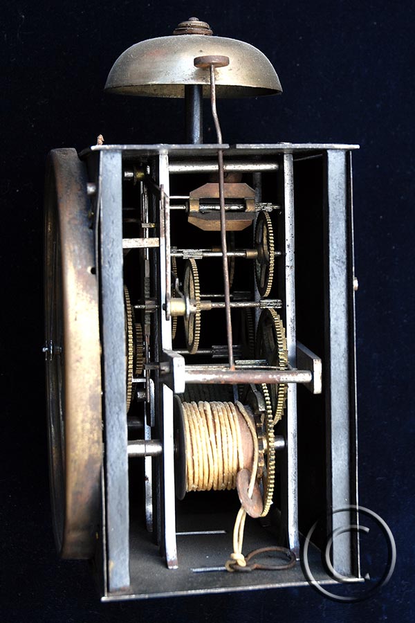 Mini-Comtoise mit profilierter Lunette