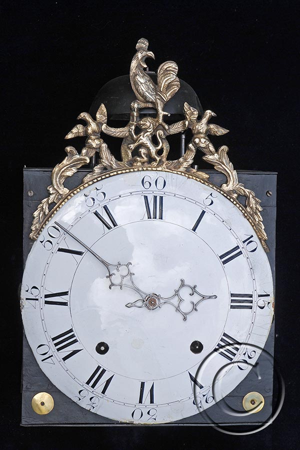 Comtoise-Uhr mit seltener Aufsatzspange