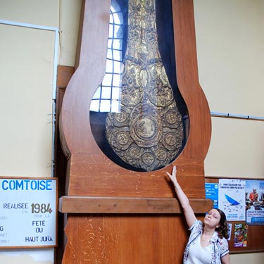 welt der uhr comtoise groesste kirche morbier